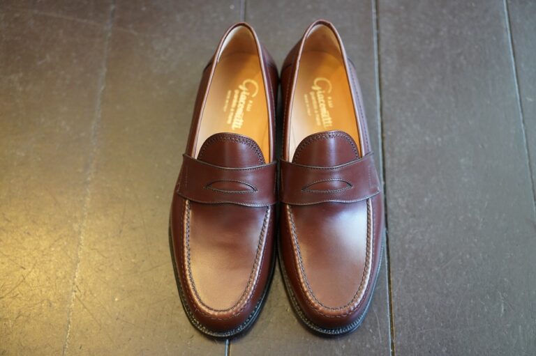 投稿についてもっと詳しく ジャコメティより新色ローファーが登場