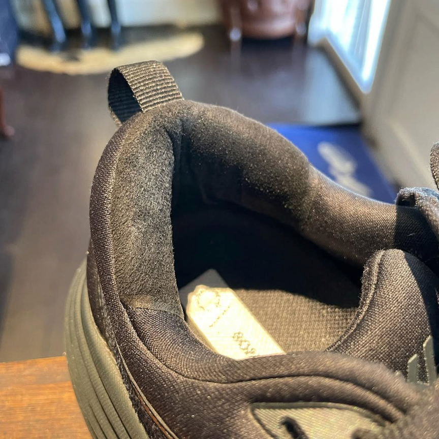 あなたが現在見ているのは 【Sneaker Repair Archive】 スニーカーのかかと破れを諦めない――HOKA ONE ONE「カウンターライニング補修」
